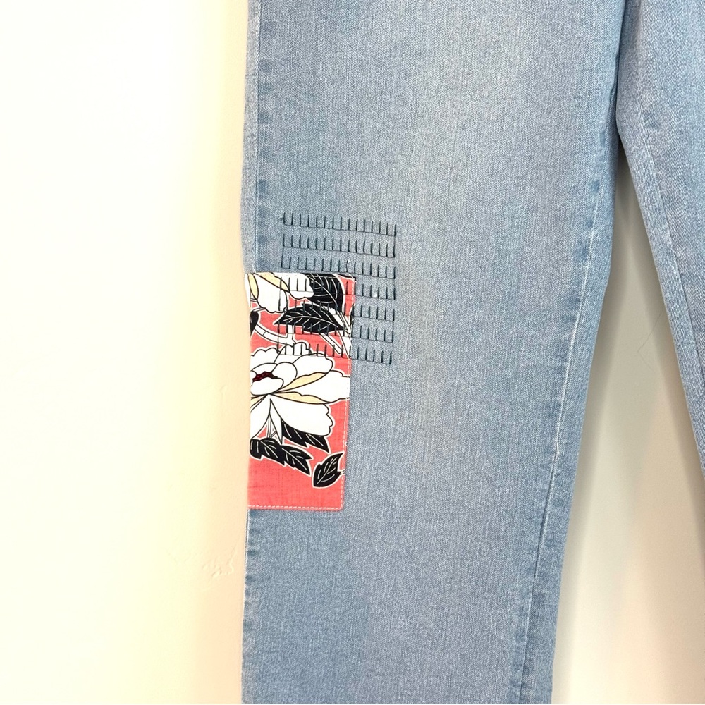 Diane Gilman Cropped Embroidered Jeans Women’s Size 10 Stretch Light Wash DG2 - Picture 6 of 17